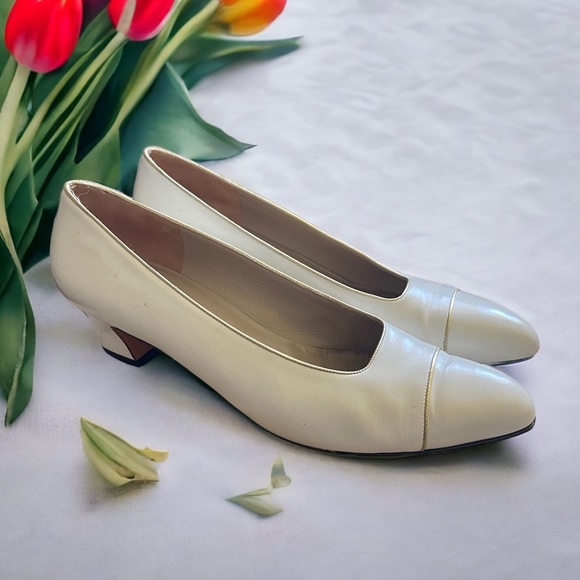 🚨 Ferragamo 🚨 - Picture 2 of 4